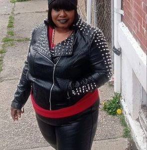 Meet your Posher, Lakima